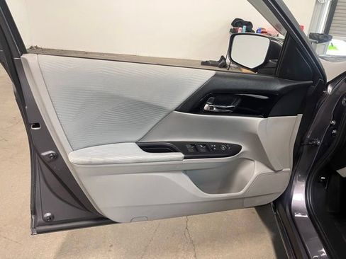 Used 2017 Honda Accord LX image 23