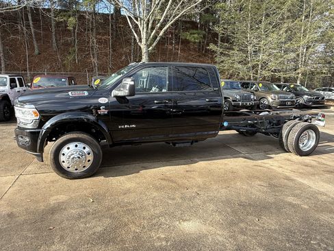 New 2024 RAM 5500 Laramie image 4
