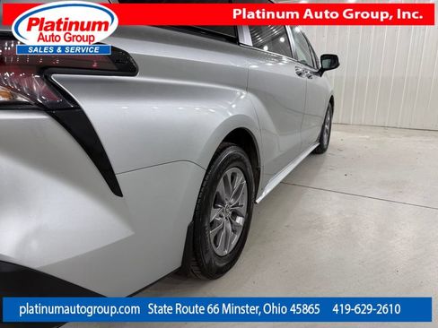 Used 2023 Toyota Sienna XLE AWD/4WD image 52