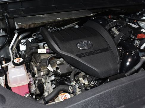 Used 2023 Toyota Highlander LE image 33