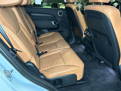 Used 2017 Land Rover Discovery HSE image 15