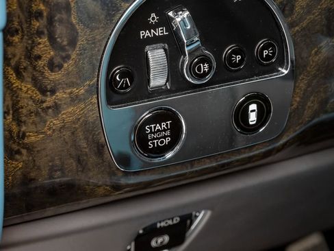 Used 2022 Rolls-Royce Cullinan Base w/ Cullinan Package image 17