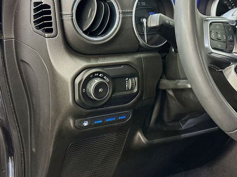 Used 2023 Jeep Wrangler Sahara w/ Cold Weather Group image 17