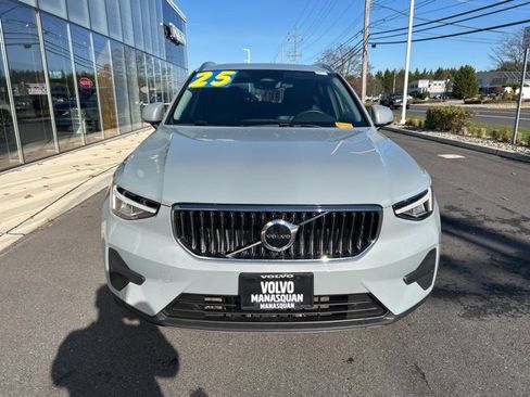 Certified 2025 Volvo XC40 B5 Core image 7