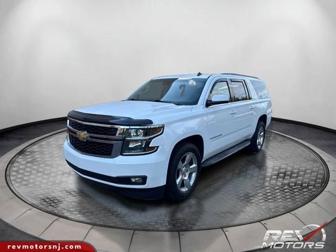 Used 2015 Chevrolet Suburban LT image 1