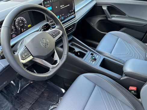 New 2026 Volkswagen Tiguan SE image 9