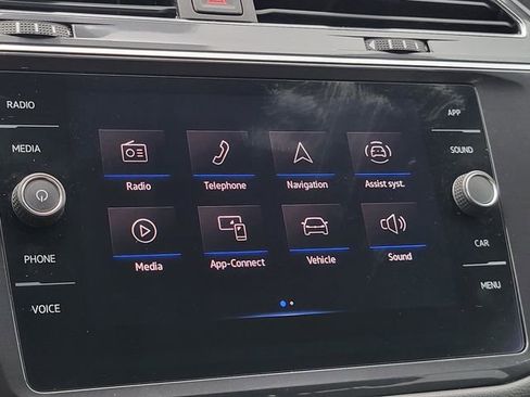 Used 2021 Volkswagen Tiguan SE image 30