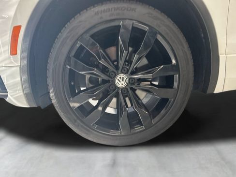 Used 2021 Volkswagen Tiguan SE R-Line AWD/4WD image 40