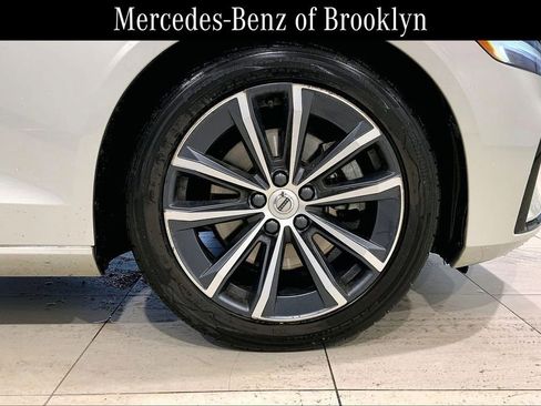 Used 2021 Volvo S60 T5 Momentum image 10