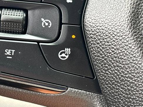 Used 2024 Chevrolet Trax RS FWD image 21