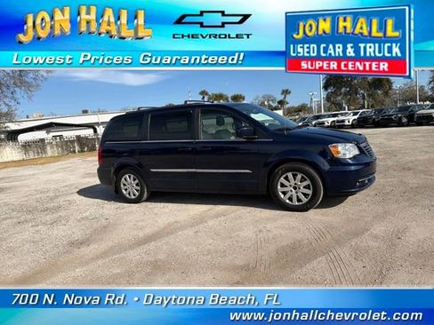 Used 2014 Chrysler Town & Country Touring image 17