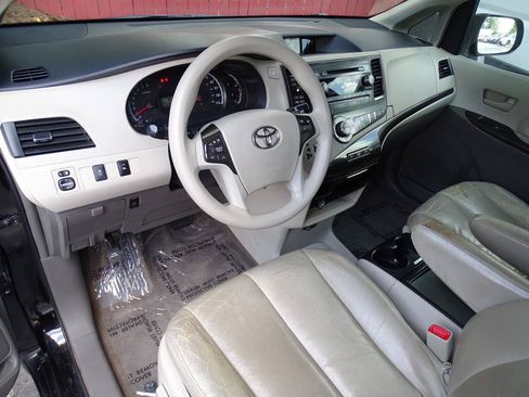 Used 2014 Toyota Sienna LE FWD image 15