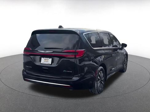 Used 2023 Chrysler Pacifica Touring-L image 14