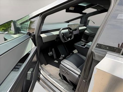 Used 2024 Tesla Cybertruck AWD Crew Cab image 9