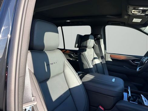 New 2026 GMC Yukon Denali w/ Denali Reserve Package image 15