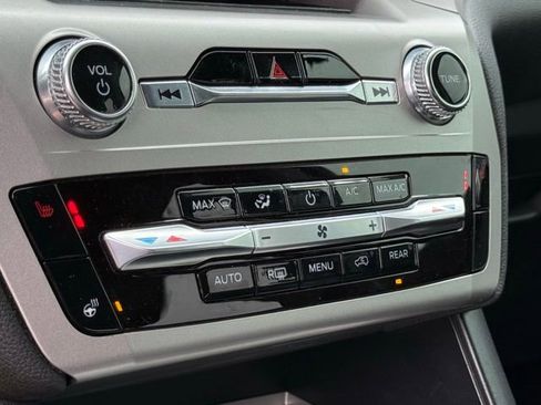 Used 2022 Ford Explorer XLT w/ Equipment Group 202A image 18