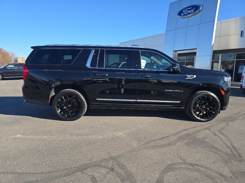 Used 2023 GMC Yukon XL Denali image 5
