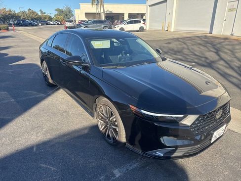 Used 2024 Honda Accord Touring image 2