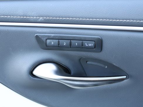 Used 2025 Lexus ES 300h w/ Premium Package image 13