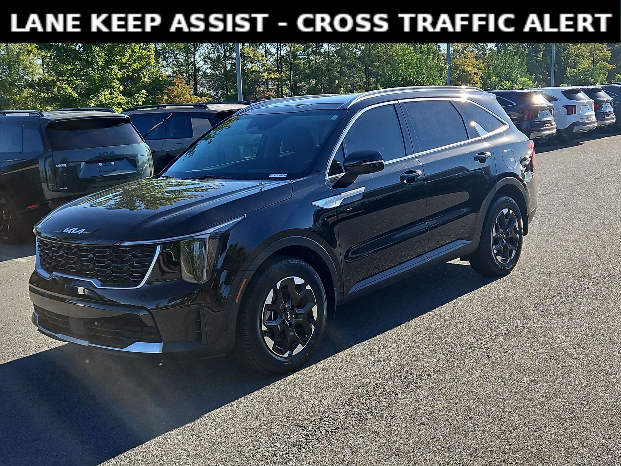 Used 2025 Kia Sorento S w/ Panoramic Sunroof Package FWD image 3