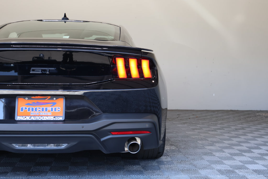 Used 2025 Ford Mustang GT RWD image 12