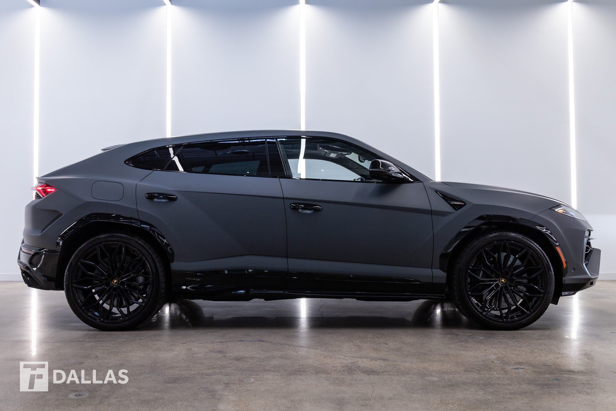 Used 2025 Lamborghini Urus SE AWD/4WD image 15