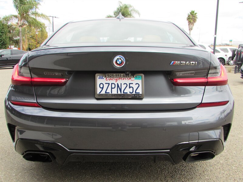 Used 2022 BMW M340i RWD image 6