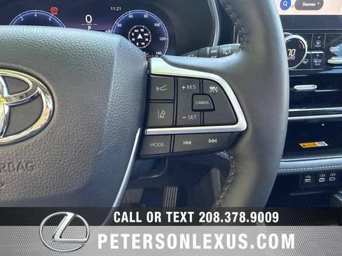 Used 2024 Toyota Highlander Platinum AWD/4WD image 30