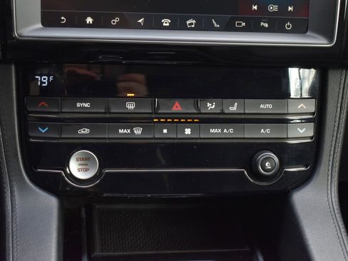 Used 2019 Jaguar F-PACE Prestige image 22
