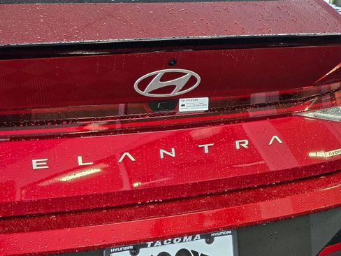 New 2025 Hyundai Elantra SEL image 13