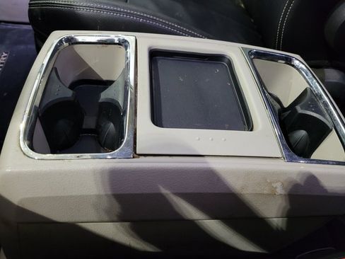 Used 2016 Chrysler Town & Country Touring image 35