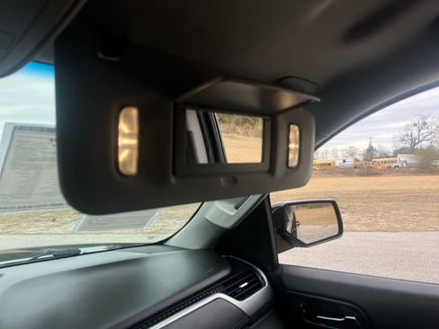 Used 2018 Chevrolet Suburban LT image 28