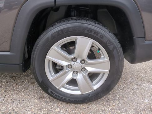 Certified 2022 Jeep Compass Latitude image 14