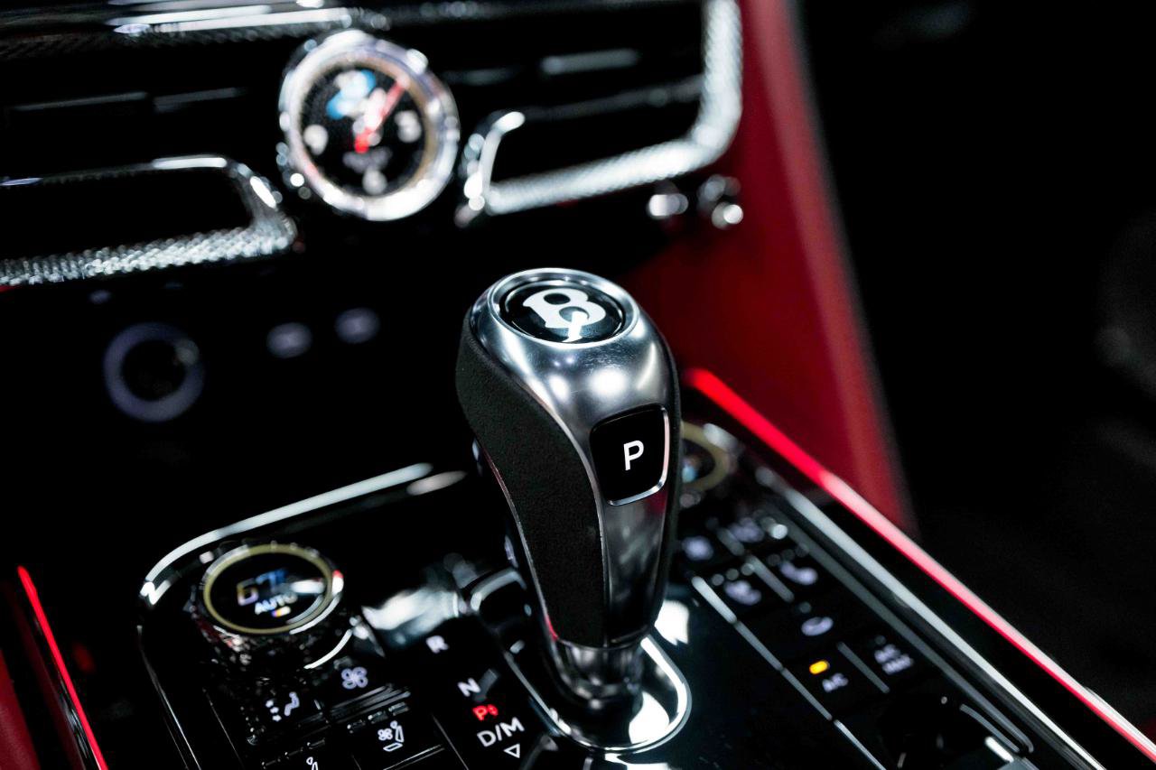 Used 2025 Bentley Flying Spur Plug-In Hybrid AWD/4WD image 56