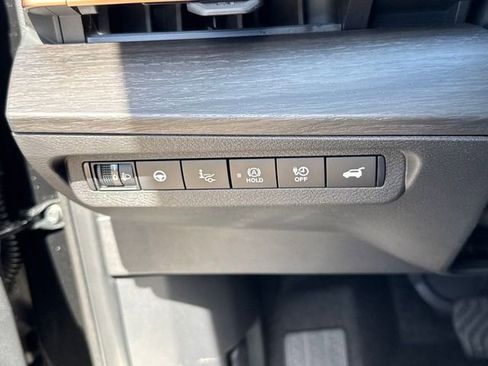 New 2025 Nissan Ariya Platinum image 22