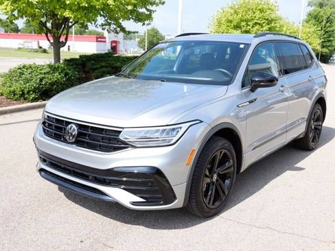 Used 2024 Volkswagen Tiguan SE R-Line w/ MDO Package, Two-Row AWD/4WD image 11