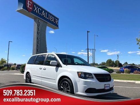 Used 2016 Dodge Grand Caravan SE FWD image 1