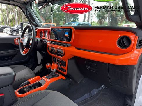 Used 2024 Jeep Gladiator Sport AWD/4WD image 6