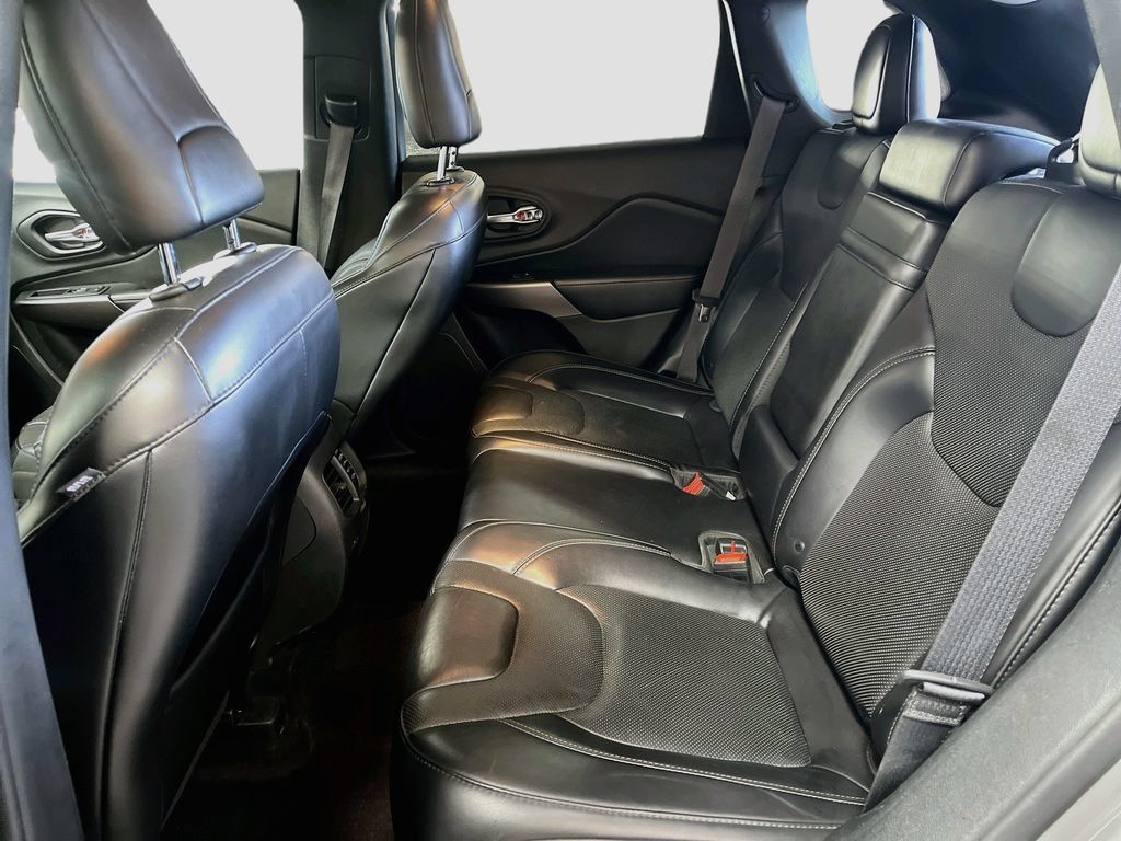 Used 2019 Jeep Cherokee Limited AWD/4WD image 24