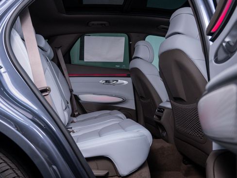 New 2026 Genesis GV70 2.5T Advanced AWD/4WD image 10