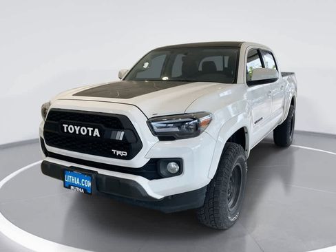 Used 2016 Toyota Tacoma SR5 w/ SR5 Appearance Package (DN) AWD/4WD image 1