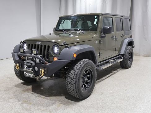 Used 2015 Jeep Wrangler Unlimited Rubicon w/ Max Tow Package AWD/4WD image 8