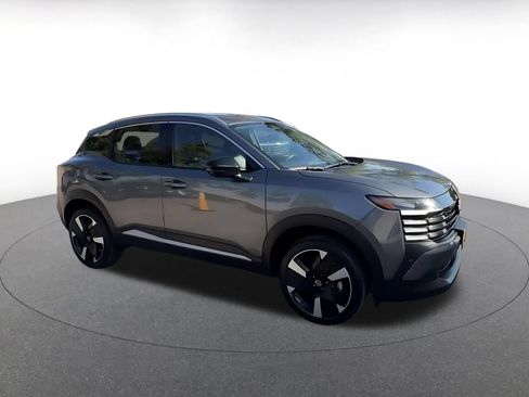 Used 2026 Nissan Kicks SR AWD/4WD image 2