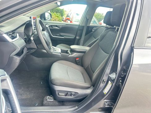 Used 2025 Toyota RAV4 XLE image 36