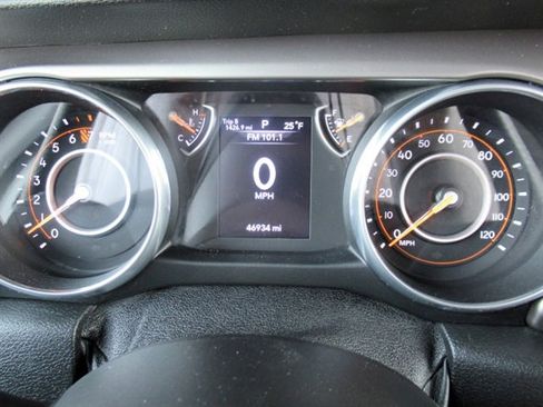 Used 2018 Jeep Wrangler Unlimited Sport image 22