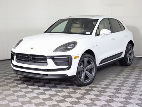 Used 2025 Porsche Macan image 1