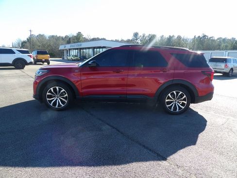 Used 2025 Ford Explorer ST-Line w/ Premium Package image 4