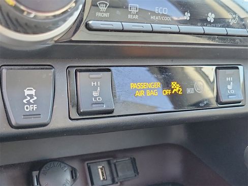 Used 2020 Toyota RAV4 Limited image 31