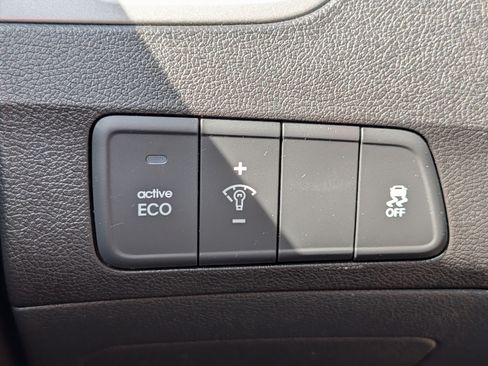 Used 2015 Hyundai Elantra SE w/ Option Group 03 FWD image 26