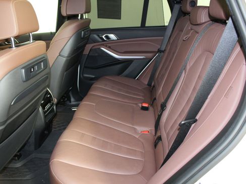 Used 2022 BMW X5 xDrive40i w/ M Sport Package image 13